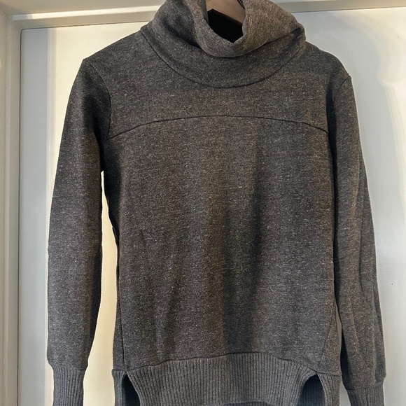Charcoal Grey Alo Yoga sweatshirt - Picture 5 of 8